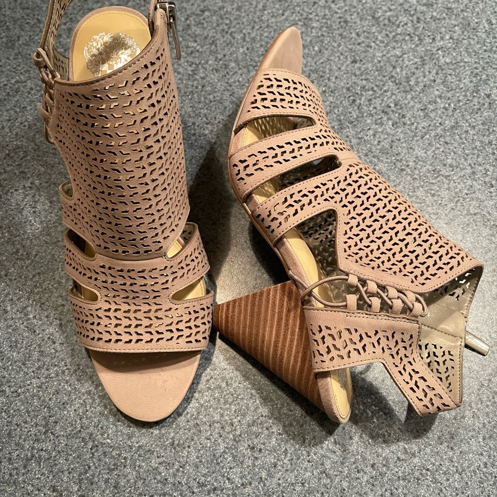 Vincent Camuto Women's Gray Block Heel Leather Peep Toe Shoes SZ 10W